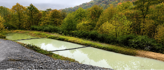 Floating Water Baffles Application Flexible black flow-control barriers used in municipal and industrial wastewater ponds, lagoons, basins, and process-water systems.